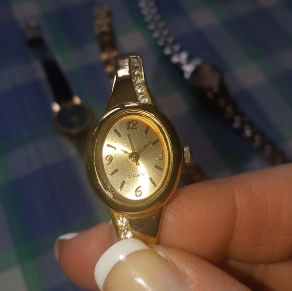 Lot of ladies wrist, bracelet watches (4) 1 of 1 posting - Picture 7 of 13